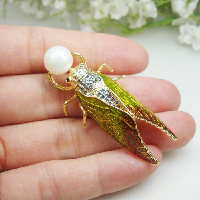 Vintage Cicada Insect Zircon Crystal Woman's Gold Tone Pearl Brooch Pin Gifts