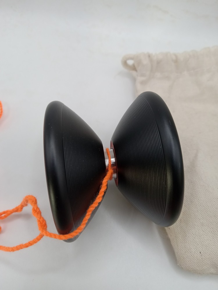 DUNCAN Expert / Professional Echo 2 Black Yoyo - Unresponsive W/ Extra Strings