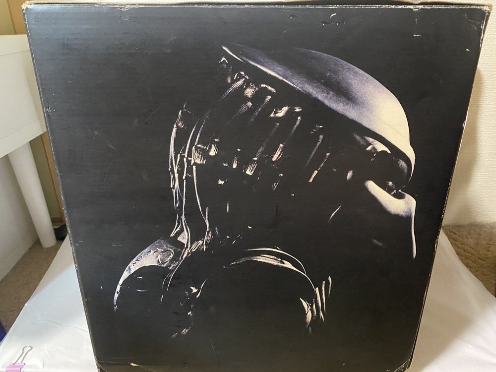 Predator Limited Predator Head Figure & Case Japan