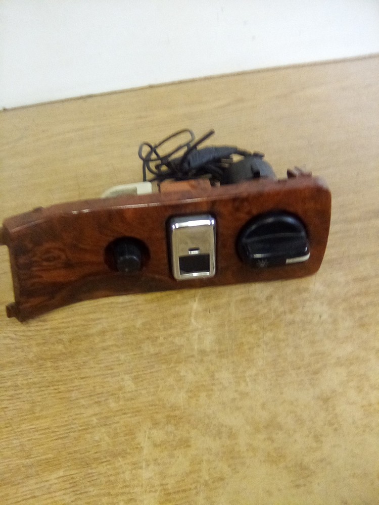 Volvo VNL 3980808 Switch Panel