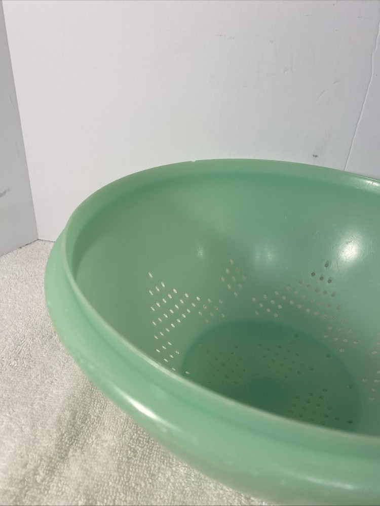 Vintage Tupperware Green Colander #339-2 9”