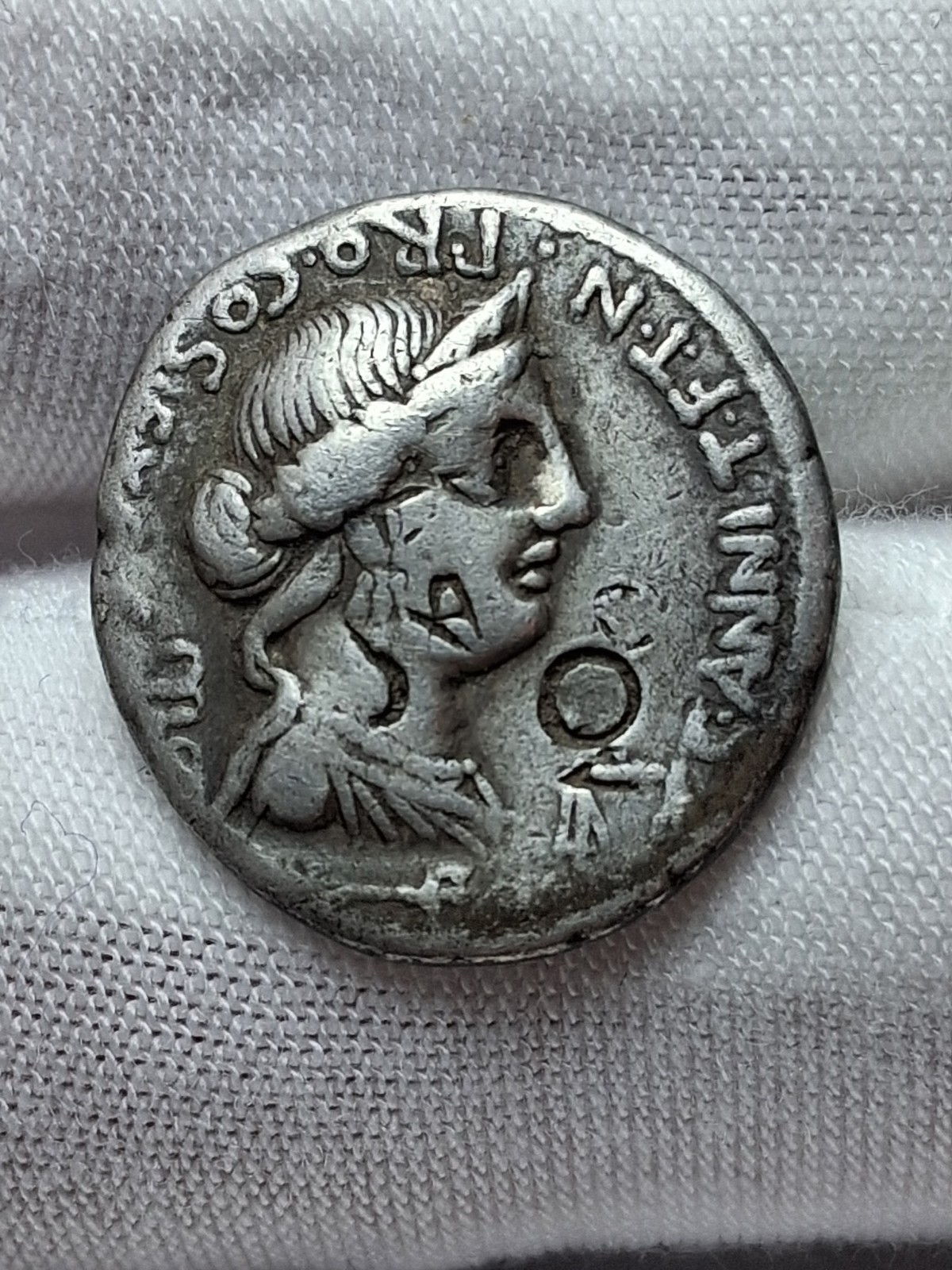 Roman Republic, C. Annius & L. Fabius Hispaniensis Denarius, 82-81 BC
