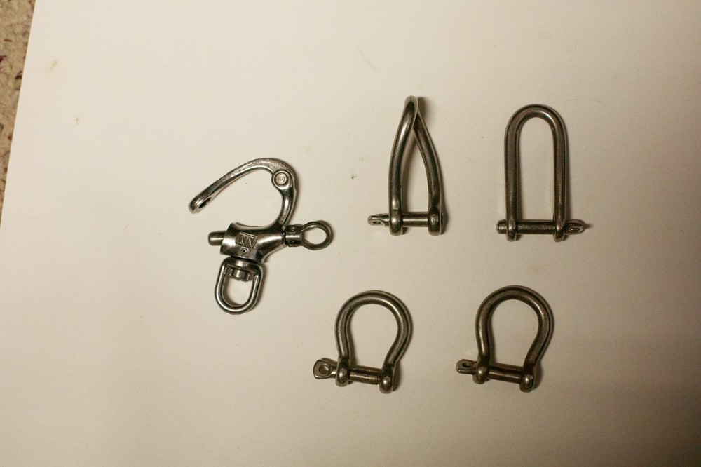 5 assorted Stainless Shackles