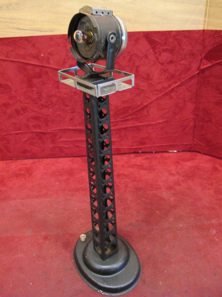 MARX O SINGLE HEAD FLOOD LIGHT TOWER.
