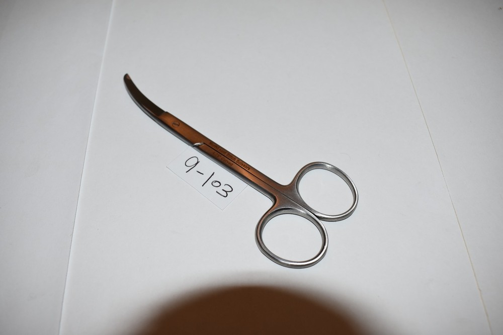 NORTHBENT STITCH SCISSOR 4-3/4"  CURVED (LIGHT PATTERN )