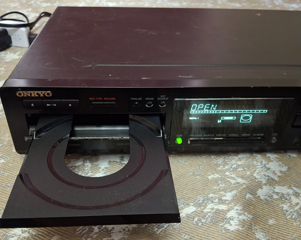 Onkyo DX-RD511 Audio CD Recorder Digital Dubbing Dual Deck *READ* Powers On