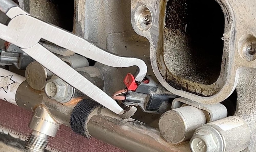 Durable Plastic Disconnect Pliers with Precision Tip for Electrical Connectors