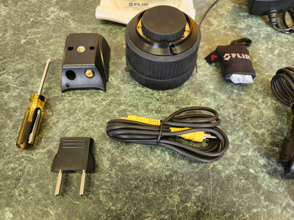 FLIR First Mate HM-307 Thermal Night Image Processor w/ Case & Accessories