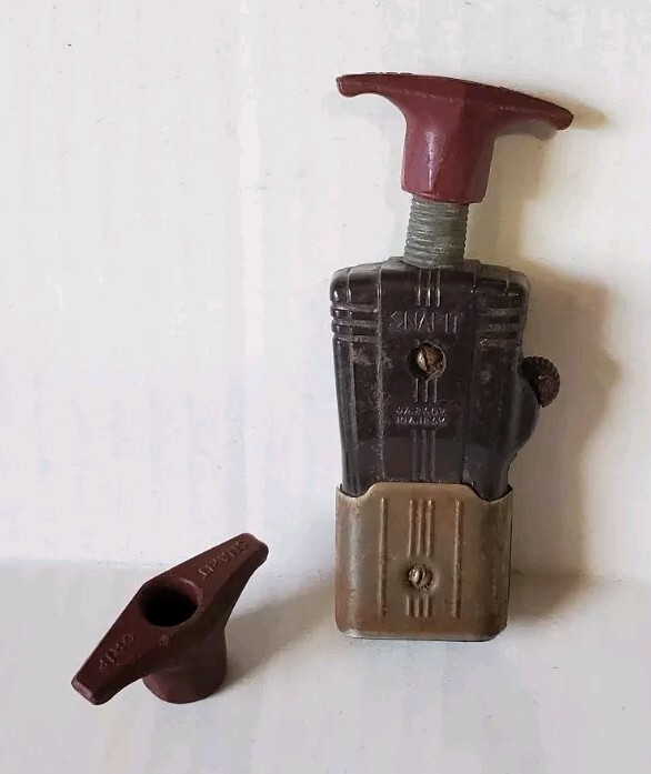 Vintage Snapit Appliance Bakelite Plug