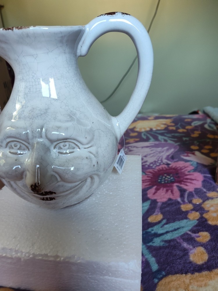 WHITE-FACED WATER POT SUPER CUTE