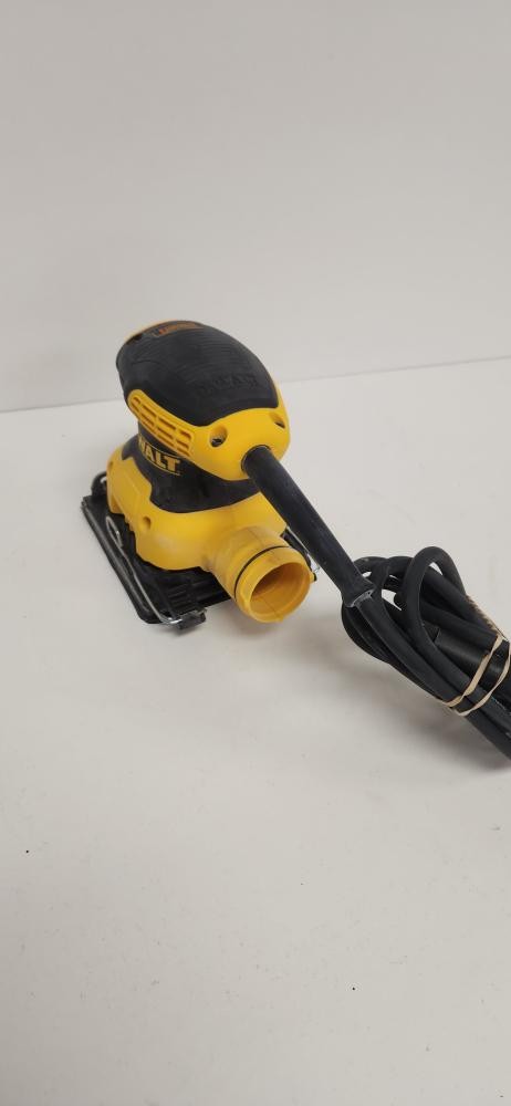 DEWALT DWE6411 (P04022172)