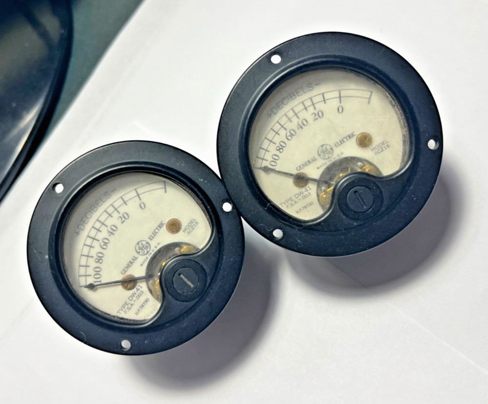 2 DECIBEL METERS TEST PERFECT