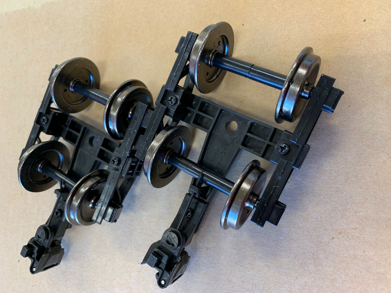 2 BACHMANN G-SCALE STD. FREIGHT TRUCKS W/METAL WHEELS, KNUCKLE COUPLERS 1 PAIR