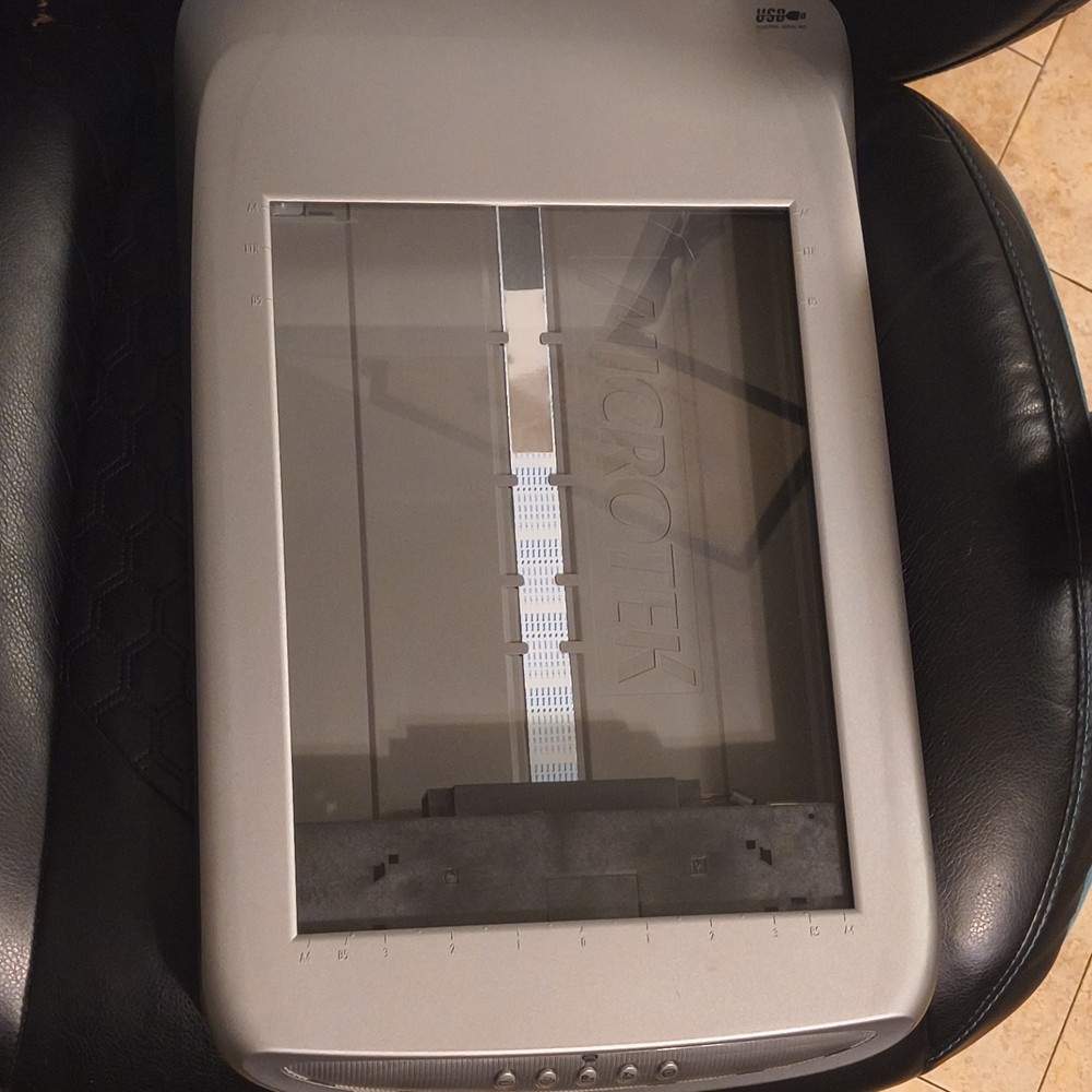 Microtek ScanMaker 4850 Flatbed USB Scanner 4800x2400 DPI 48-Bit CCD A4