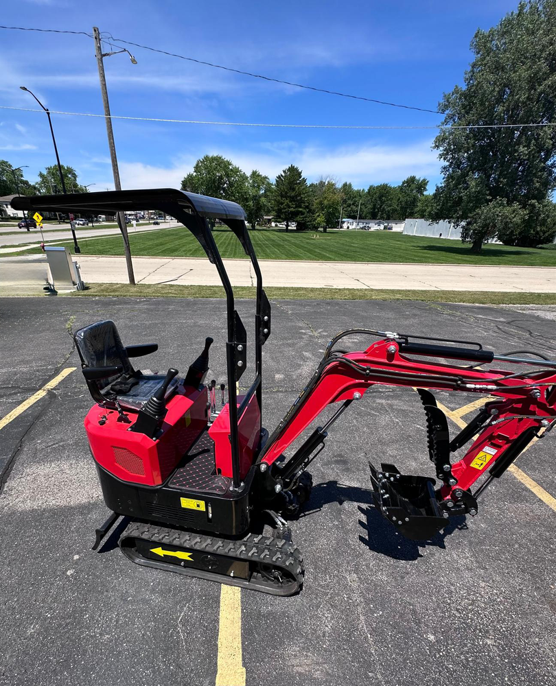 New 1 Ton PILOT CONTROL Mini Excavator, Briggs & Stratton Engine 13.5 HP