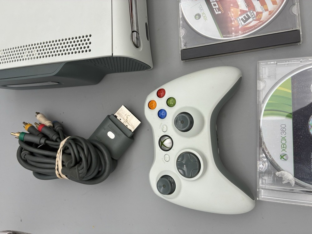 Microsoft Xbox 360 White Console 60GB HDD Console w/HDMI System Bundle - Tested