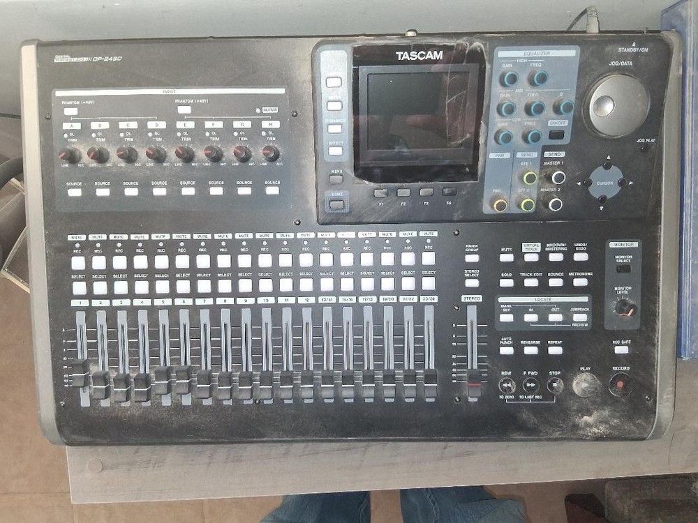 Tascam DP-24SD Porta-studio