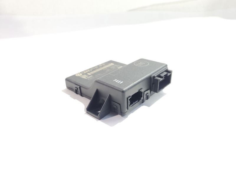2012 Audi S4 OEM 8t0907468AD Gateway Control Module