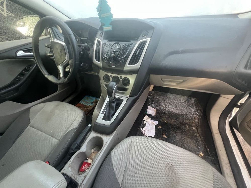 FOCUS 2014 Fuse Box Cabin 8017