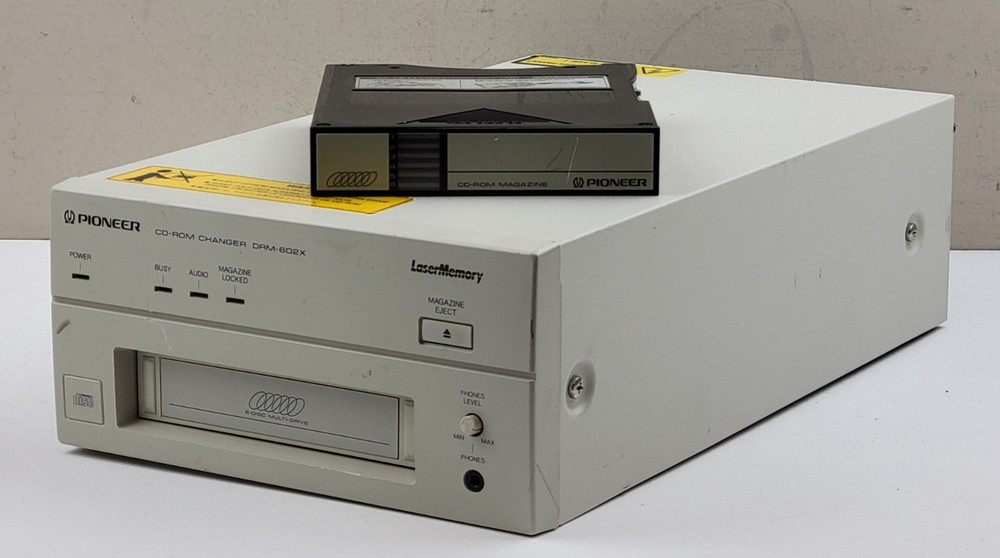 Vintage Computing Pioneer DRM-602X External CD-ROM Changer 6-Disc CD Changer