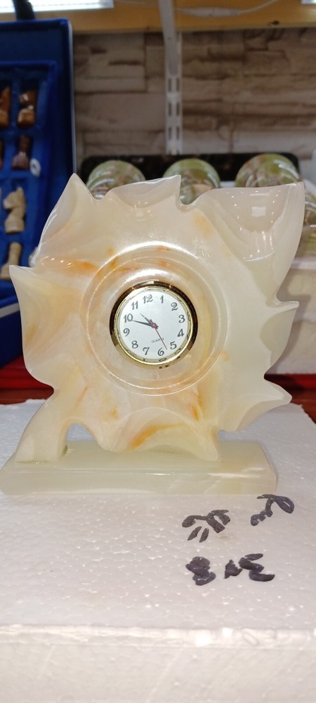 Handmade Onyx Leave Clock