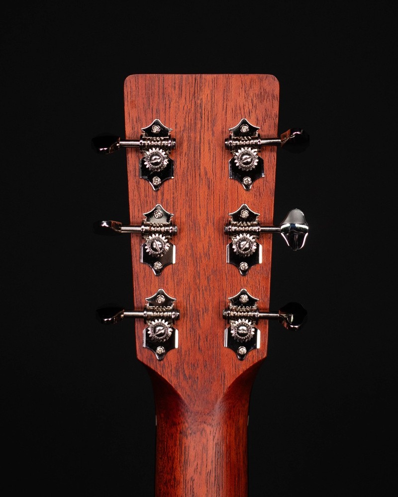 Eastman E2OM, Natural Cedar Top