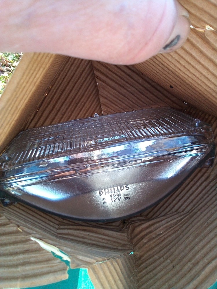 New Phillips High/Low Sealed Beam Headlight Bulb 4651