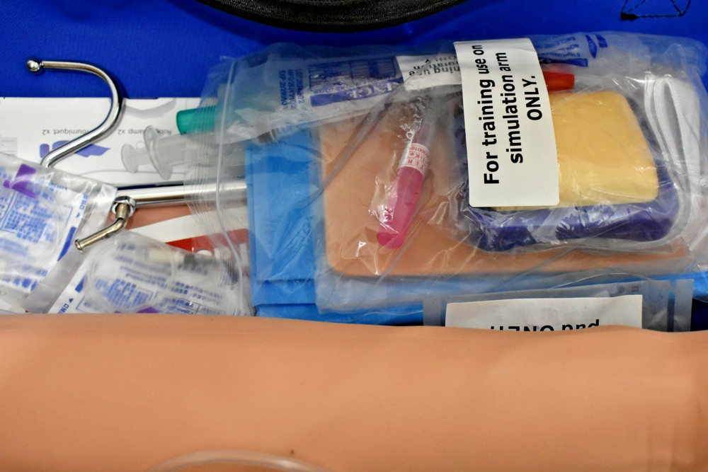Practice Kit For Phlebotomy Venipuncture Practice Arm for Students Nurses Unused