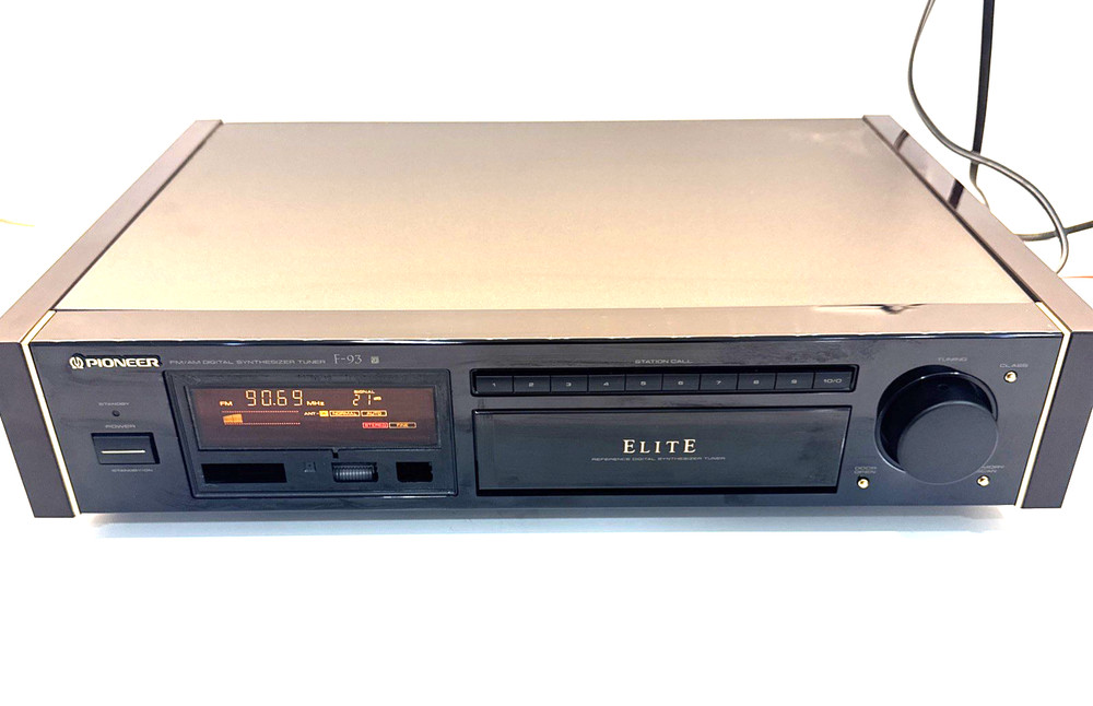Pioneer Elite Reference F-93 AM/FM Digital Synthesizer Tuner Read