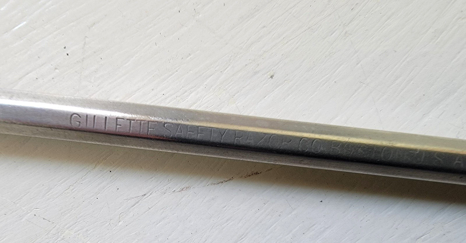 ANTIQUE 43 PC. SCALPEL & MEDICAL INSTRUMENTS KIT WITH VELVET-LINED ROLL-UP CASE