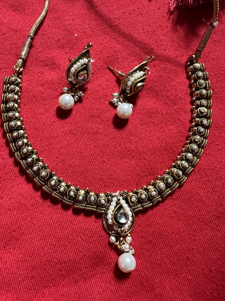 Women’s Necklace Set