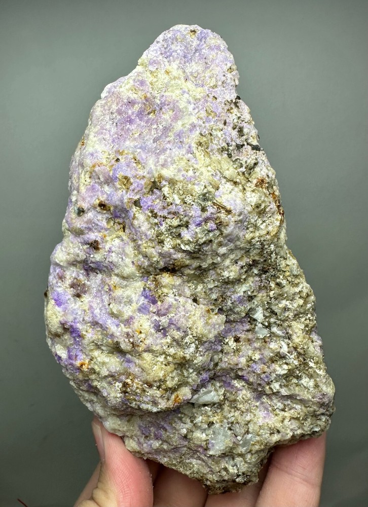 675 Gr. Fluorescent Phosphorescent Tenebrescent Hackmanite, Richterite, Unknown