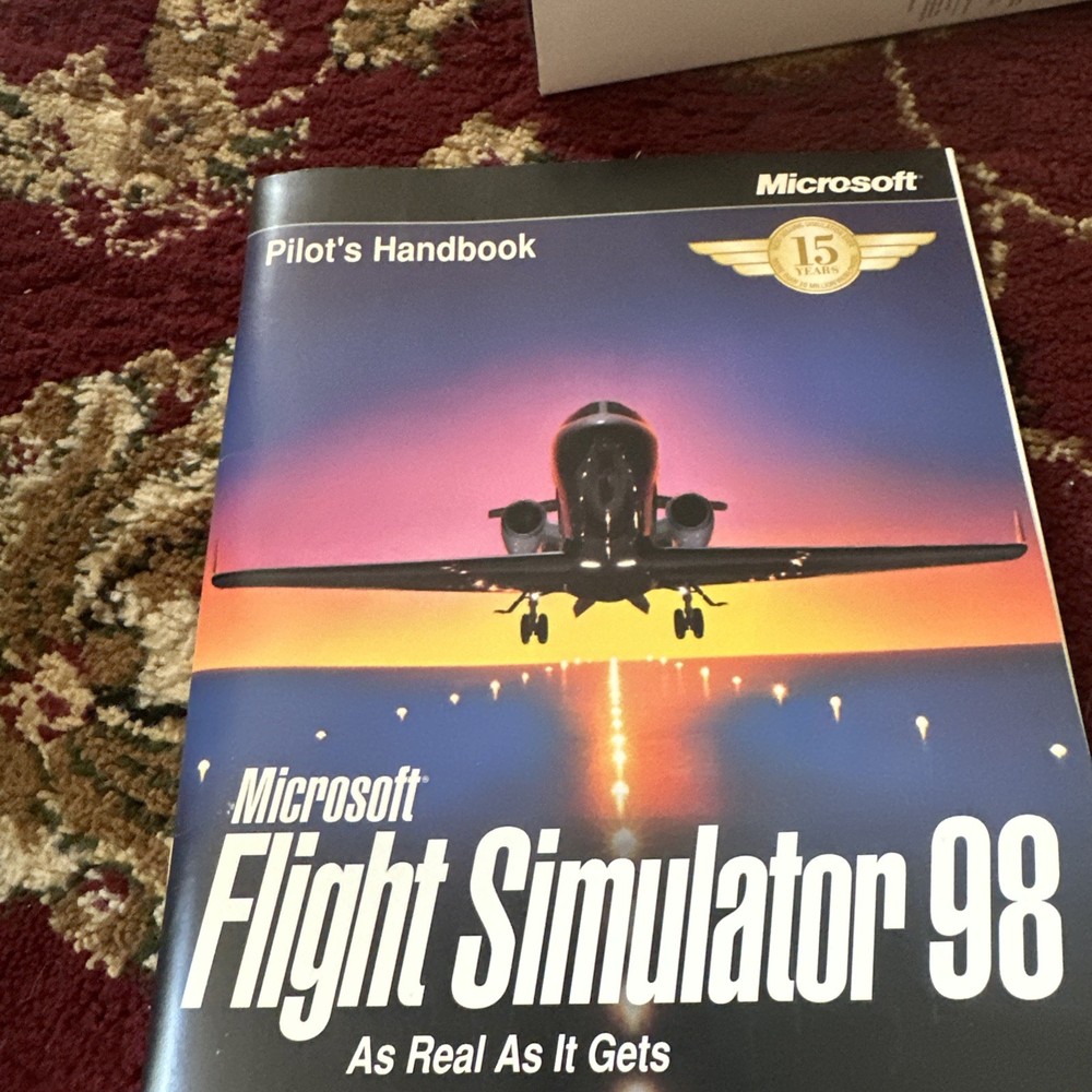 Microsoft Flight Simulator 98 PC CD-ROM + Pilots Handbook + Strategy Guide