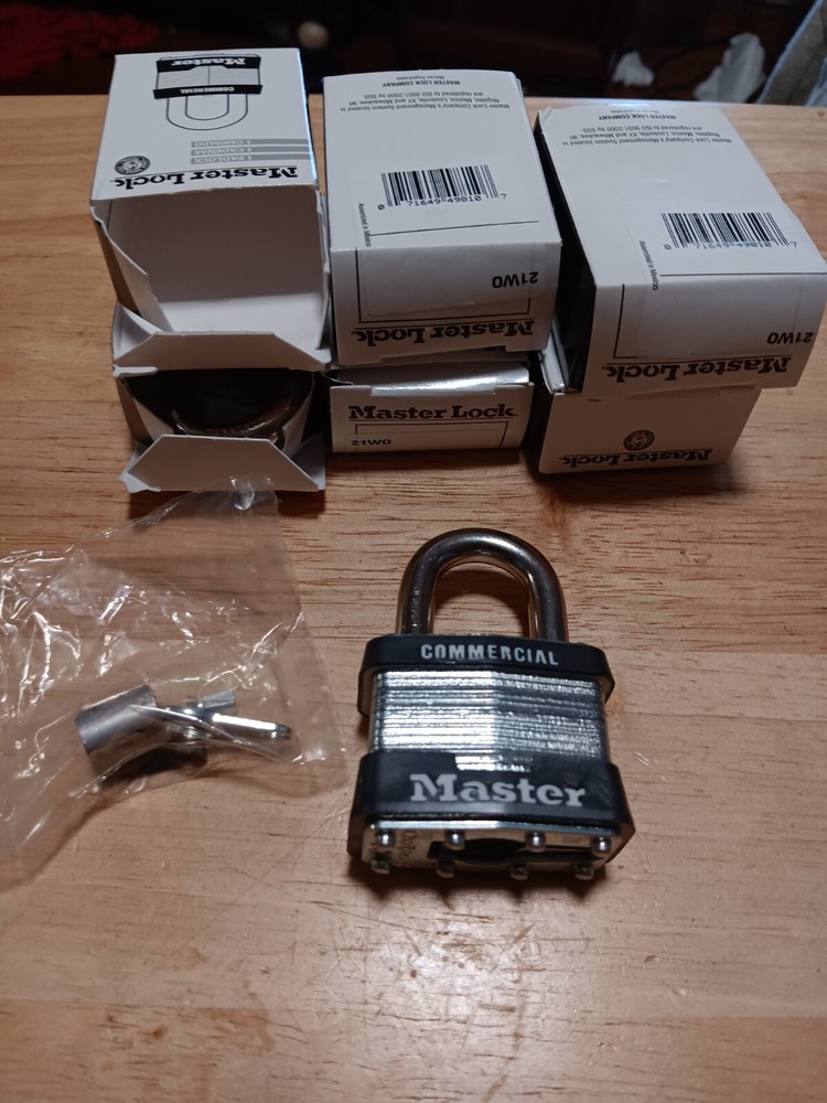 18 rekeyable padlocks KEYED ALIKE