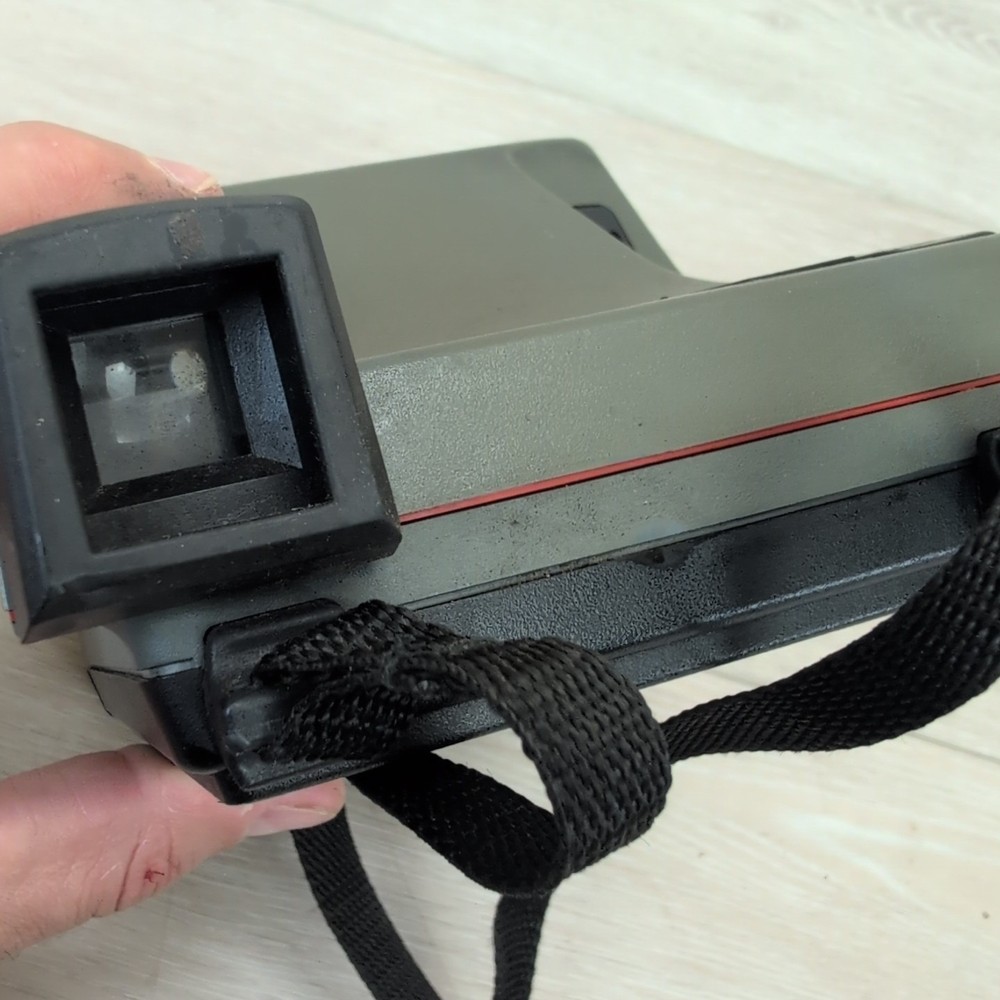 Polaroid 600 Impulse Built In Flash Instant Camera UNTESTED