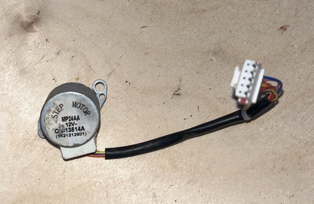 1521212901 Step Motor USED