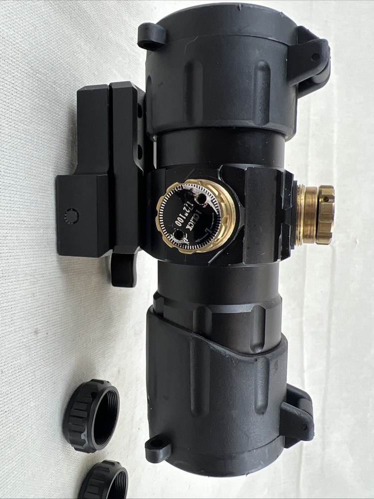 UTG Quick Target Acquisition Compact Red / Green Dot Sight w/ Quick Detach