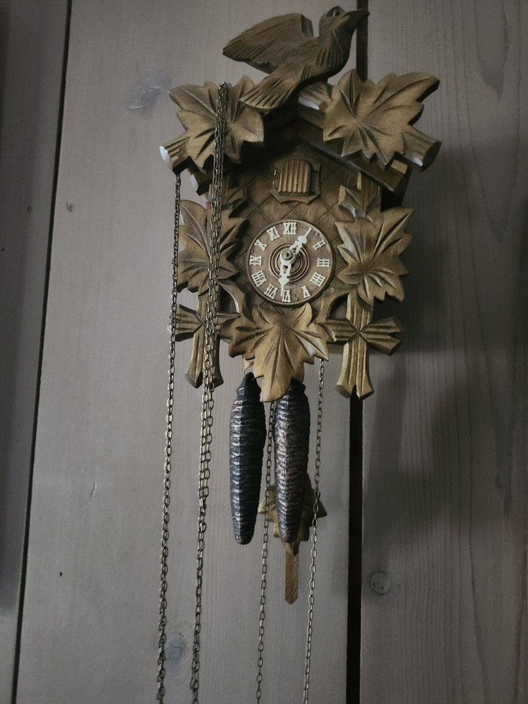 VINTAGE GERMANY Black Forest CUCKOO CLOCK