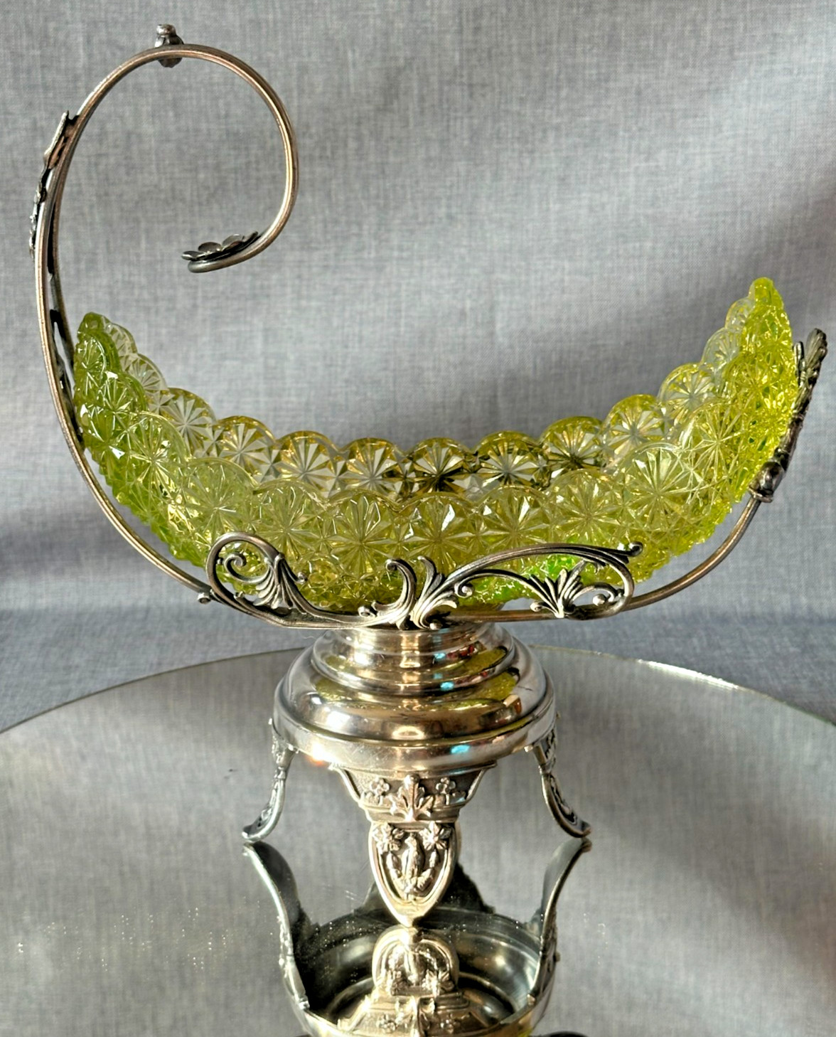 Antique Barbour Brothers Quadruple plate Castor Button & Bows Daisy Canoe Bowl