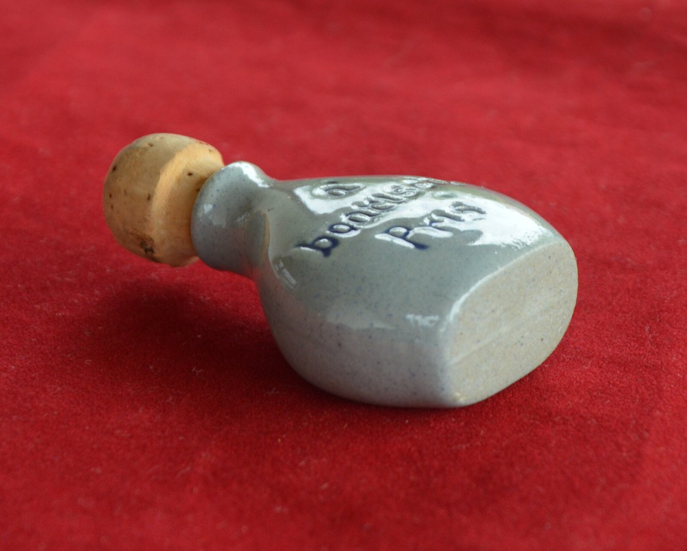 VINTAGE GERMAN SMALL SNUFF BOTTLE Original
