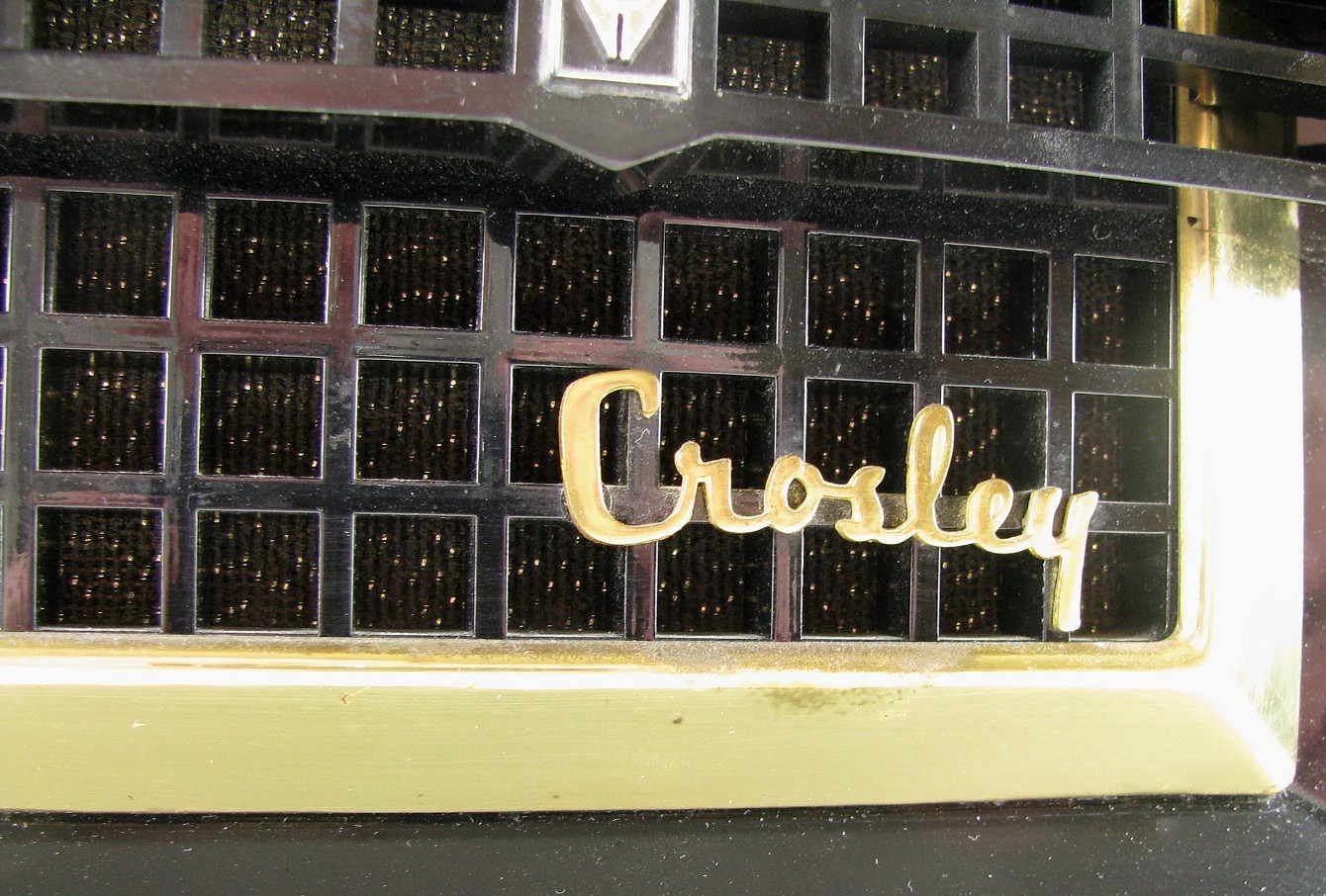 Vintage 1950s Crosley AM Tube Table Radio Model 11-106U ? For Parts or Repair