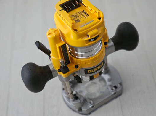 DeWalt trimmer router fixed plunger based DCW600 only (DNP612)