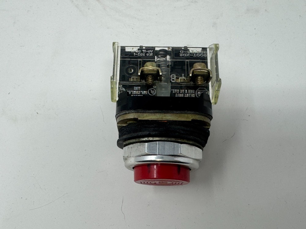 ALLEN-BRADLEY 800T-XD2 SER. D Red Push Button Switch