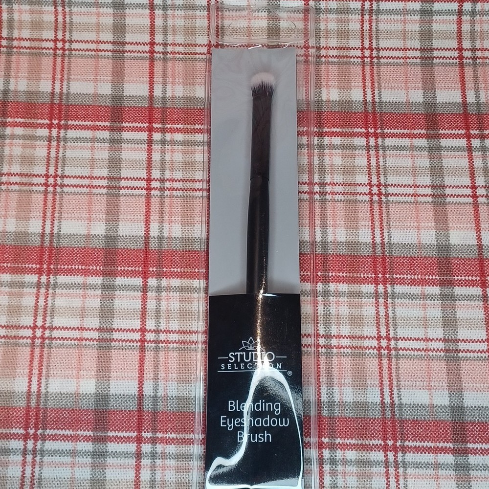 Studio Selection Blending Eyeshadow Brush