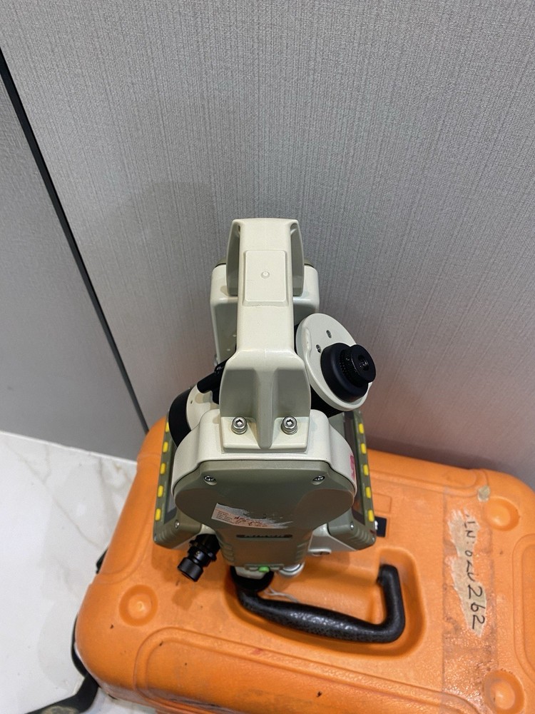 Nikon Ne-203 Electronic Digital Theodolite