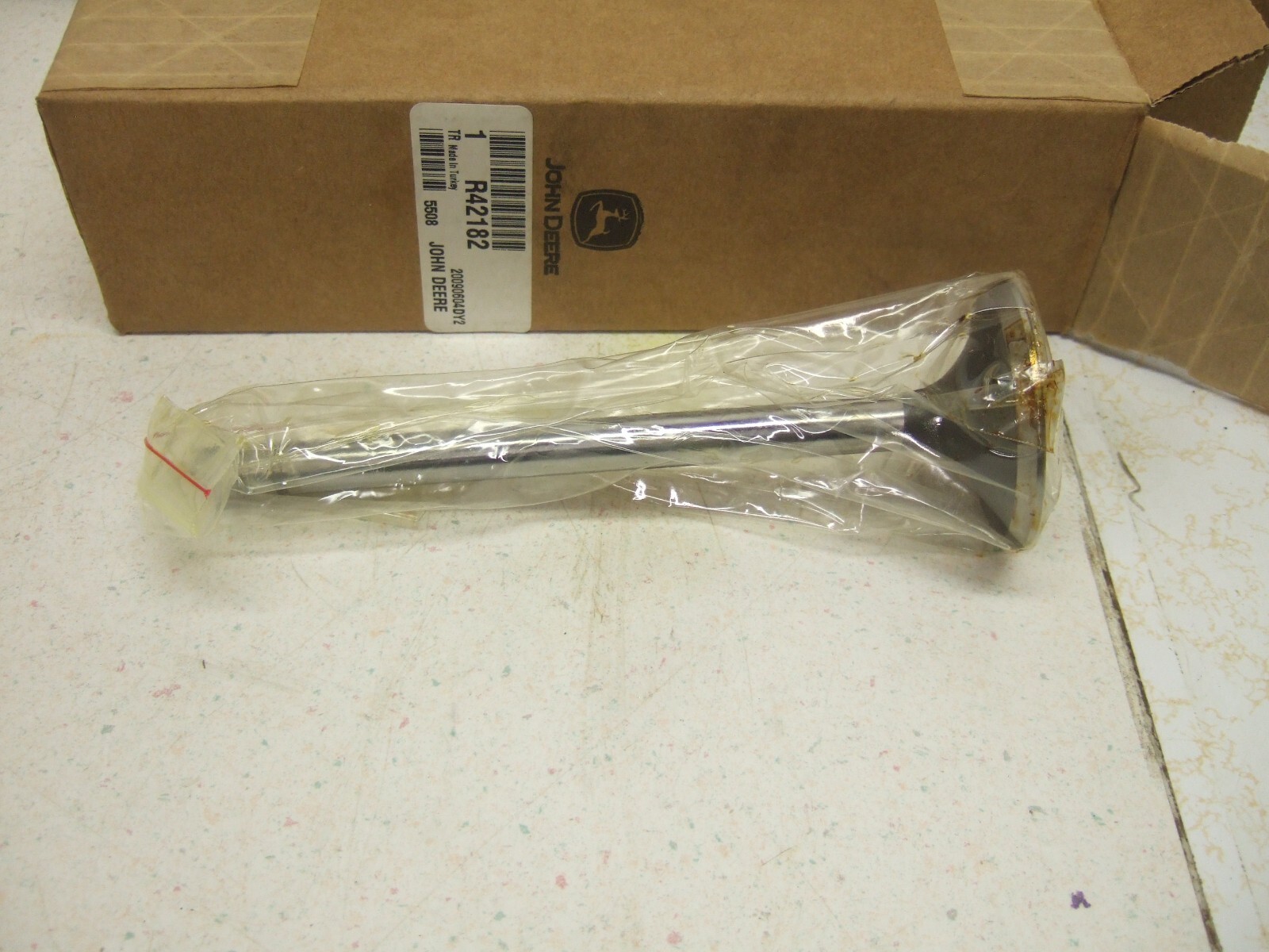 R42182 JOHN DEERE INTAKE VALVE-5020 6030 6-531D