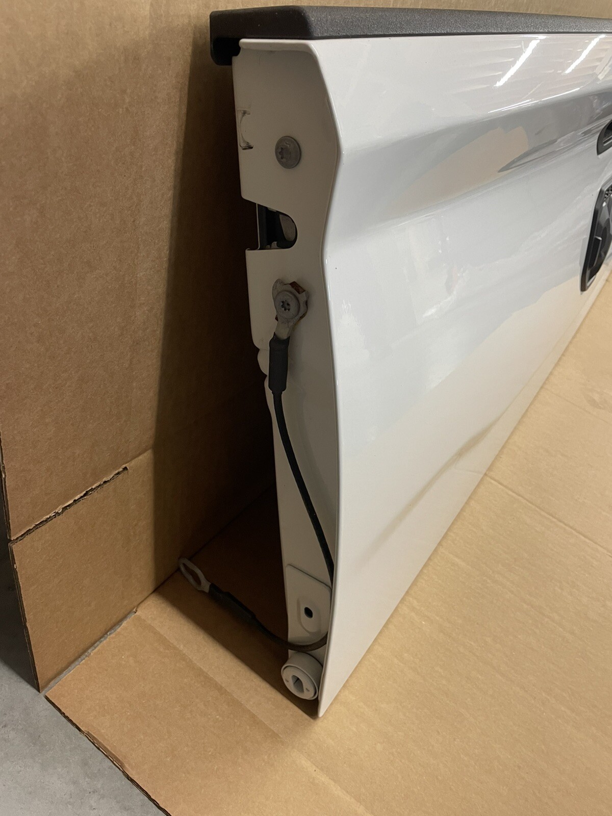 New T/O OEM Dodge Truck Ram 2500 3500 Tail Gate 2024 2025 w/ Camera Tailgate nos