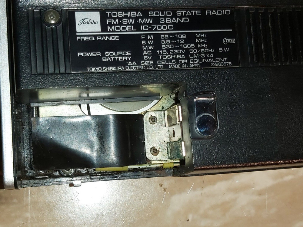 Radio ''Toshiba model IC 700 C''