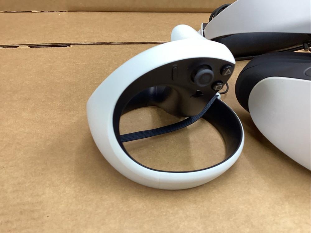 Sony PlayStation VR2 Virtual Reality Headset Bundle CFI-ZVR1