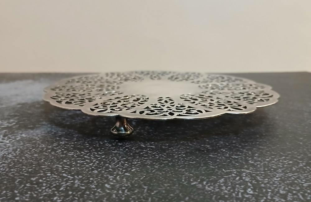 Vintage WM Rogers Silverplate, Lacy Pattern, Footed Trivet